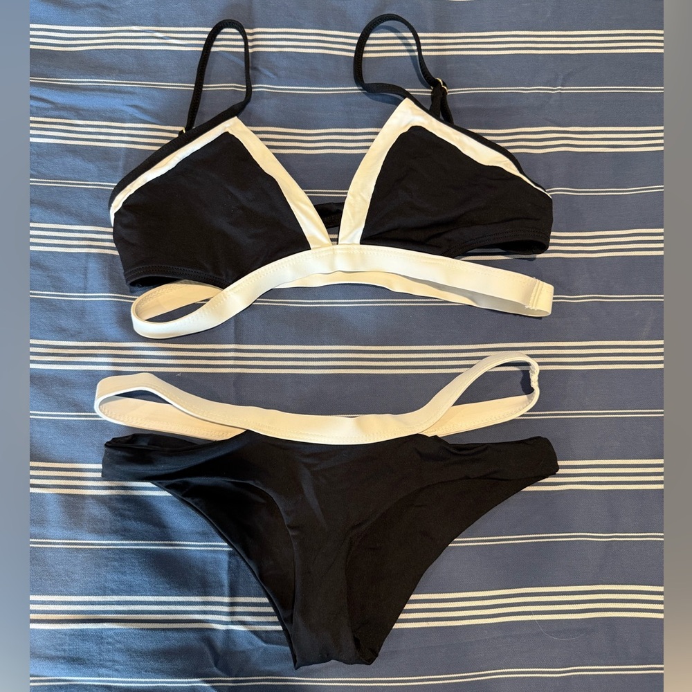 l*space Black and White Triangle Bikini Set